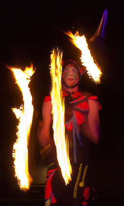 Luke Forrester, juggler, circus, fire juggling, Majors creek folk festival, circus arts