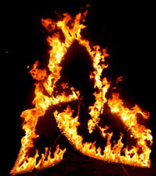 fire sculpture of a Celtic knot from the Folk Festival fire performance